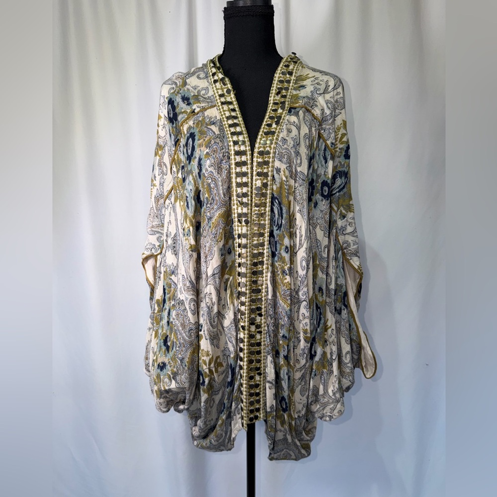 Free people one size white and green shawl Floral Kimono with Gold sparkles